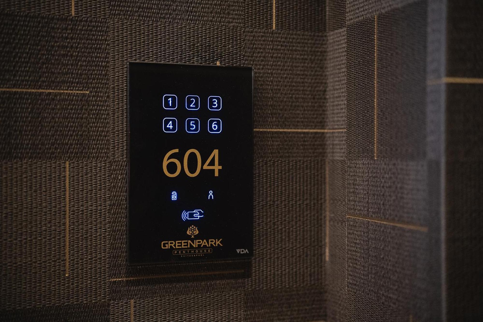 Green Park Penthouse Suite & Pool - Heated Pool - バーリ エクステリア 写真